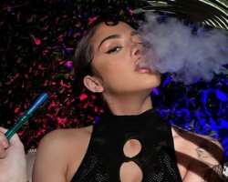 Malu Trevejo smoking